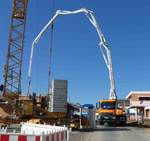 =MB Arocs als Betonpumpenfahrzeug eingesetzt auf einer Baustelle in Petersberg-Marbach, März 2019