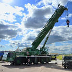 Im Bild ein Liebherr LTM1230-5.1 von King Lifting, welcher Mitte Juli 2024 in Fairford ausgestellt war.