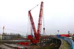 Emil Egger Liebherr LTM1700 am 30.12.24 in Hanau Hbf von einen Gehweg aus fotografiert