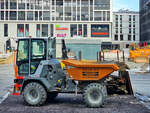 Dieser Frontmuldenkipper Dual View Dumper DV60 von Wacker Neuson wird aktuell in der Bochumer Innenstadt eingesetzt.