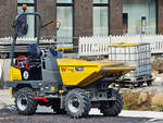 Im Bild ein Wacker Neuson DW20 Raddumper mit Drehkippmulde. (Bochum, Juli 2024)