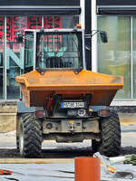 Mitte Juli 2024 konnte ich diesen Frontmuldenkipper Dual View Dumper DV60 von Wacker Neuson in der Bochumer Innenstadt ablichten.