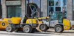 =Wacker Neuson-Dumper 1501 und Kramer-Radlader 5035 stehen auf einer Baustelle in Hamburg, 05-2024