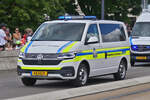 VW T6, der Zollbehrde, nahm an der Militrparade in der Stadt Luxemburg teil.