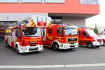 BF Hanau Löschzug mit Mercedes Benz Sprinter ELW, MAN TGM HLF20/16 und IVECO Magirus DLK23/12 am 25.08.24 beim Tag der offenen Tür