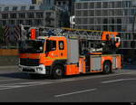 Feuerwehr Hamburg - Mercedes HH.2670 mit Hubleiter unterwegs in der Stadt Hamburg am 2024.09.18