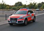 Feuerwehr Frankfurt am Main Audi Q5 KdoW A-Dienst (Stadtbrandinspektor) am 18.08.18 auf einen Parkplatz in der Nähe des Infraserv Tor H831 