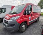 =Fiat Ducato als MTW der Feuerwehr ELZTAL steht auf dem Parkgelände der Rettmobil 2024 in Fulda.