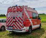 =MAN TGE als Mehrzweckfahrzeug der Feuerwehr BENDORF steht auf dem Parkgelände der Rettmobil 2024 in Fulda
