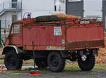 Ein Unimog Löschfahrzeug mit militärischer Vergangenheit steht in Hattingen.