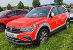 =VW Tiguan der Feuerwehr LEIPZIG, gesehen im Mai 2024 auf dem Besucherparkplatz der RettMobil