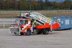 Fraport Flughafenfeuerwehr Frankfurt am Main Mercedes Benz Actros Rettungstreppe am 16.10.24 an der Wache 3