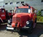 Mercedes Benz L311 aus dem Jahr 1956 mit einem Aufbau von Metz/Karlsruhe. Seine aktive Zeit verbrachte der L311 bei der Feuerwehr Wesel. Angetrieben wird der Wagen von einem Sechszylinderreihendieselmotor mit einem Hubraum von 4580 cm³ und einer Leistung von 115 PS. Treffen für Feuerwehr-Oldtimer am 14.09.2024 an der  Alten Dreherei  in Mülheim an der Ruhr. 