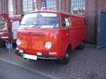 VW T2a TSF aus dem Jahr 1972. Dieses TSF Feuerlöschfahrzeug wurde am 05. Mai 1972 über ein VW-Händler in Hannover an die Feuerwehr Oldenburg ausgeliefert. Der im Heck verbaute, gebläsegekühlte, Vierzylinderboxermotor hat einen Hubraum von 1584 cm³ und leistet 50 PS. Treffen für Feuerwehr-Oldtimer am 14.09.2024 an der  Alten Dreherei  in Mülheim an der Ruhr.