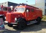 Mercedes Benz TLF15 aus dem Jahr 1955. Auf dem Chassis eines Mercedes Benz 4500 LKW aus dem Jahr 1953 baute die damalige Firma Metz/Karlsruhe im Jahr 1955 dieses TLF15 auf. Angeblich war dieses Fahrzeug dann bis ins Jahr 1996 für die FF Verl/Löschzug Kaunitz im Einsatz. Der Sechszylinderreihendieselmotor mit einem Hubraum von 4580 cm³ leistet mittels eines Turboladers 110 PS. Treffen für Feuerwehr-Oldtimer am 14.09.2024 an der  Alten Dreherei  in Mülheim an der Ruhr.