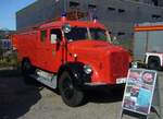 Mercedes Benz TLF15 aus dem Jahr 1955. Auf dem Chassis eines Mercedes Benz 4500 LKW aus dem Jahr 1953 baute die damalige Firma Metz/Karlsruhe im Jahr 1955 dieses TLF15 auf. Angeblich war dieses Fahrzeug dann bis ins Jahr 1996 für die FF Verl/Löschzug Kaunitz im Einsatz. Der Sechszylinderreihendieselmotor mit einem Hubraum von 4580 cm³ leistet mittels eines Turboladers 110 PS. Treffen für Feuerwehr-Oldtimer am 14.09.2024 an der  Alten Dreherei  in Mülheim an der Ruhr.