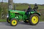 Seitenansicht John Deere 510 welcher bei der Rundfahrt nahe Brachtenbach am 10.04.2023 teilnahm.