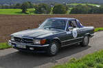 MB 500 SL auf dem Weg zum Start der Wertungsprüfung bei der Luxemburg Classic Rallye .