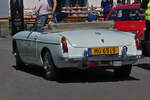 MG B, fhrt auf den Parkplatz zur Mittagspause, bei der ACL Classic Tour.