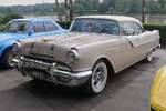 Pontiac Star Chief, Hardtop Coup, Bj 1955, war beim Oldtimertreffen in Remich zu sehen.