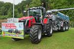 Massey Ferguson 8S305, mit einem Güllefass, stand bei der Landwirtschaftsmesse in Ettelbrück.