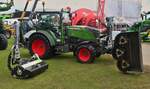 Fendt 211 Vario mit Front- und verstellbarem Heckmhwerk gesehen bei der Landwirtschaftsmesse in Ettelbrck.