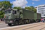 Scania Absetztkipper und Hngerzug, der luxemburgischen Armee, nahm an der Militrparade in der Stadt Luxemburg teil.