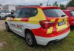 =BMW X5 des DRK steht auf dem Parkplatzgelände der RettMobil 2024 in Fulda