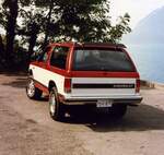 Chevrolet Blazer S-10 1986
Es handelt sich um das Fahrzeug im Bild von Hp. Teutschmann: „Chevrolet Blazer 4x4 in Hergiswil am 19.09.2023“. 
Dieses Photo zeigt das Auto im Originalzustand im Jahre 1986/87. Ich war der Erstbesitzer von 1986 bis 1992 (Kanton Zürich). Der  Baby-Blazer  war dann viele Jahre im Kanton Nidwalden zu Hause, immer in der Garage und gut gepflegt. Jetzt ist er offensichtlich im Kanton Obwalden registriert (siehe Photo von Herrn Teutschmann) und scheint immer noch einigermassen gut erhalten.  
Der Wagen wurde aus Toronto (Kanada) in die Schweiz importiert. Er wurde von einem Spezialisten mit einer perfekten Hohlraumbehandlung versehen. Er hat den 2.8 Liter V6 mit ganzen 125 Pferdestärken. Der Wagen war vor allem auf Langstrecken in ganz Europa unterwegs und wurde penibel gewartet. Es würde mich nicht wundern, wenn am Motor nie etwas gemacht worden ist. 
