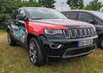 =Jeep Grand Cherokee 4x4 von  GSG-Schutzkleidung  gesehen auf dem Parkplatz der RettMobil im Mai 2024 