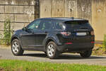 Land Rover Discovery Sport, fährt an einem Kanal entlang. 07.2024