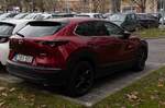 Rückansicht: Mazda CX-30 in Soul Red.