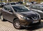 Hier ist ein NIssan Qashqai in der Farbe Bronze zu sehen.