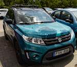 Suzuki Vitara (ab 2015) in der Farbe Atlantis Turquoise.