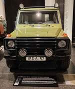 =MB GE 280, Bj. 1983, 2746 ccm, 156 PS, gesehen im Museum PROTOTYP in Hamburg, 09-2024. Das ausgestellte Fahrzeug war der Jagdwagen von Erich Honecker und wurde in der Berliner Schorfheide für die Jagd benutzt. Die Klassenfeindlichen Schriftzüge und MB-Sterne wurden entfernt um zu verschleiern das  Honi  in einem Westprodukt unterwegs war. Die gewünschten Fahrzeugumbauten wie Änderung an der Dachkonstruktion, Einbau von Gewehrauflagen etc. wurden von der Westberliner Karosseriebaufirma Rometsch durchgeführt und kosteten über 114000 DM.