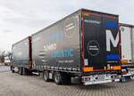 =Volvo-FH-Hängerzug des Logistikers MASZONSKI rastet an der A 7, 11-2024