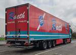 =MB Actros-Sattelzug der Spedition RAETH rastet im Februar 2024 an der A 5