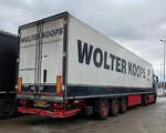 =Scania 460 S-Sattelzug vom WOLTER KOOPS rastet im Dezember an der A 7