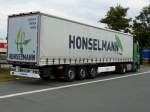 Mercedes Benz Actros 1844 MP3 Spedition HONSELMANN mit KRONE Gardinenplanen Auflieger an der A1 am 30,07,2013 Heckansicht