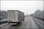 Beim abstreuen der Mittelspur (mit ca. 60 Km/h) berholt uns dieser polnische Volvo FH 480PS in Richtung Sden. (13.02.2009)
