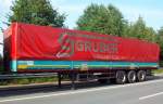 Sattelauflieger Pritsche trkis Plane rot GRUBER Logistics We move Europe Schrift in silbern in Herten Sd 14/08/2010