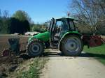 Deutz-Fahr Agrotron 110, Allradschlepper mit 110PS, hier bei der Aussaat, April 2011