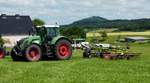 =Fendt Vario mit Claas-Schwader Liner 3500, ausgestellt beim Ortsjubiläum von Spahl im Juni 2017 