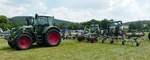 =Fendt 514 Vario mit Fendt Twister 13010, gesehen auf dem Ausstellungsgelände der Fendt-Freunde Bad Bocklet im Juni 2018