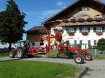 Massey Ferguson mit Pöttinger Kreiselschwader am 08.08.14 in Sulzberg-Ottacker