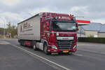 Daf XF, Sattelzug,von Bock S.A, aufgenommen nahe einer Tankstelle.