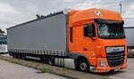 =DAF XF steht auf einem Rastplatz an der A 7, 06-2024