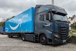 =Iveco-Sattelzug unterwegs für Amazon Prime, 10-2024