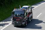 Ein MAN Absetzkipper von Zaugg Belp AG am 28.6.24 auf dem Weg zum Trucker Festival auf der A8 in Matten b.