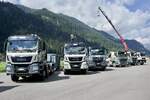 Mehrere MAN von Baldini und Mattli die am 14.7.24 beim Trucker Treffen in Ambri stehen.